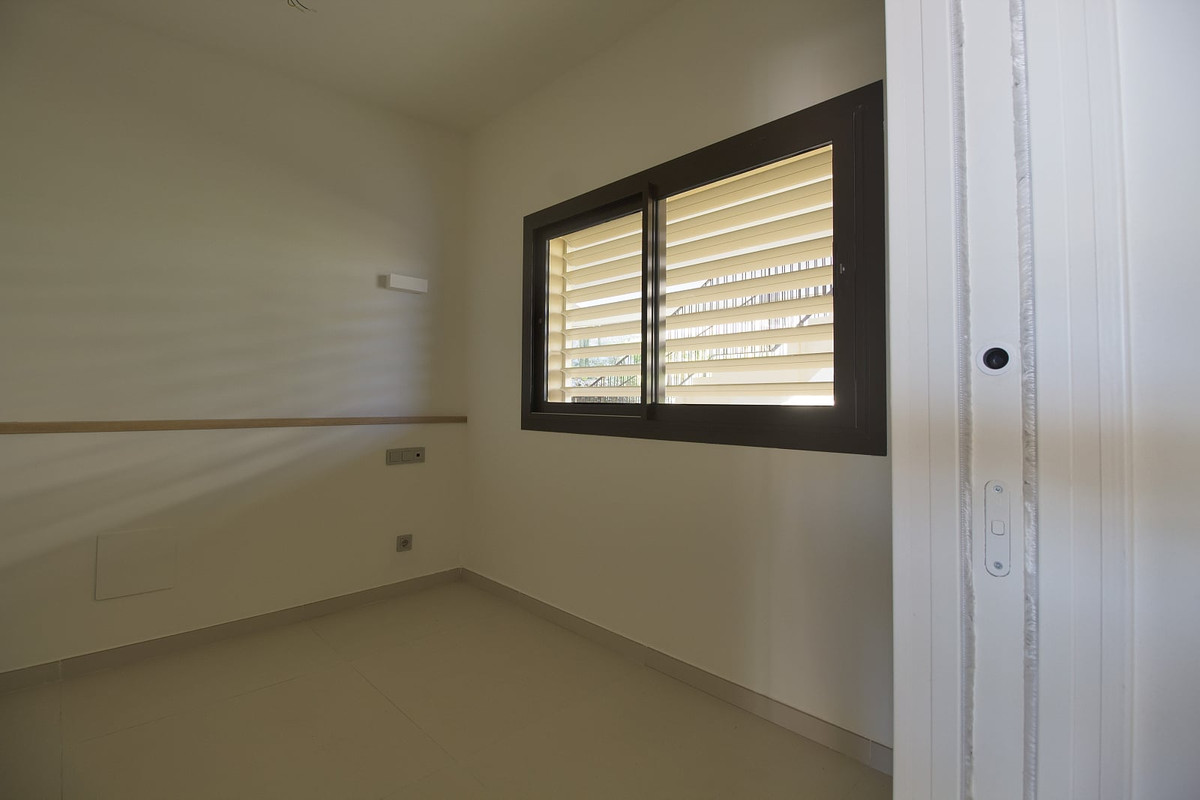2 Bed Apartment for sale in Fuengirola Costa Del Sol, Málaga, Spain