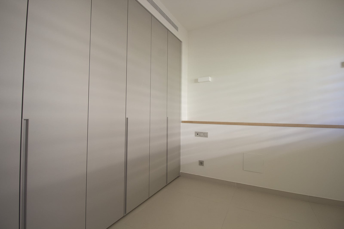 2 Bed Apartment for sale in Fuengirola Costa Del Sol, Málaga, Spain