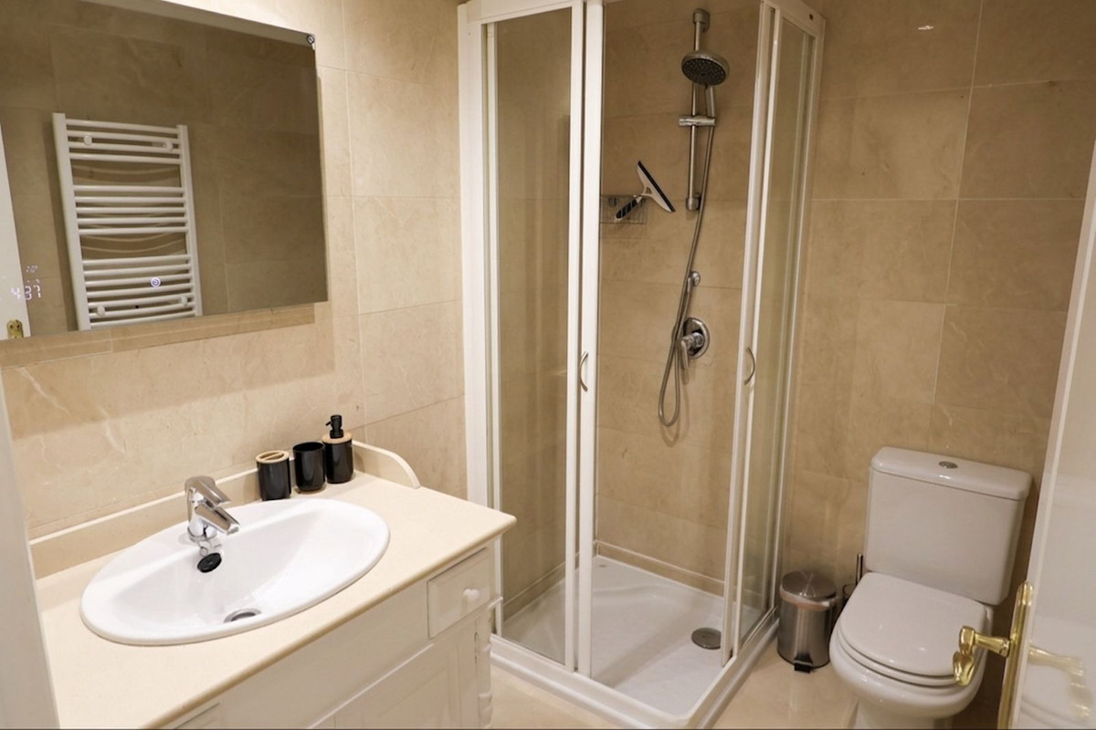 Se vende Apartamento Planta Media de 3 dormitorios en Costa Del Sol, Málaga, España