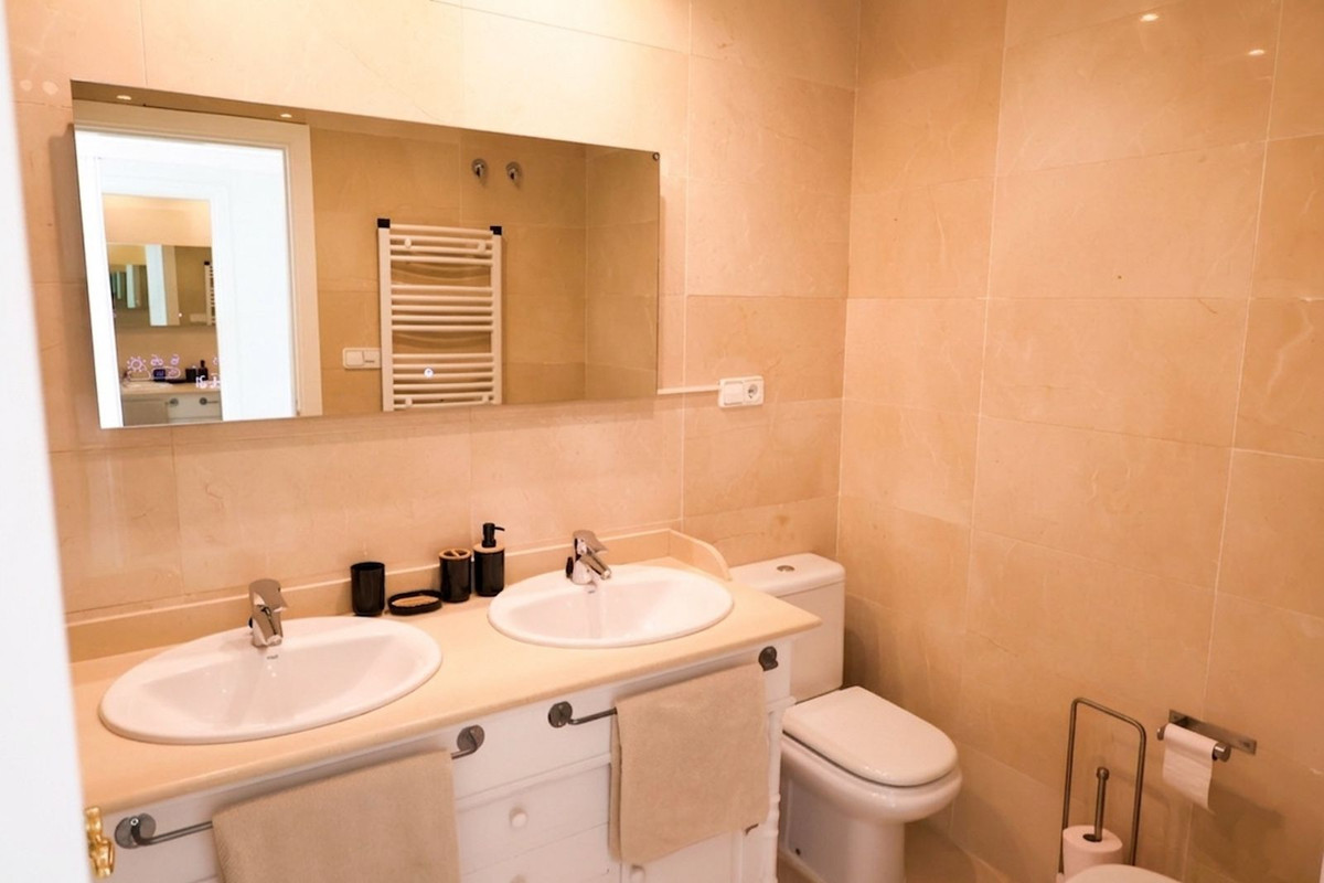 Se vende Apartamento Planta Media de 3 dormitorios en Costa Del Sol, Málaga, España