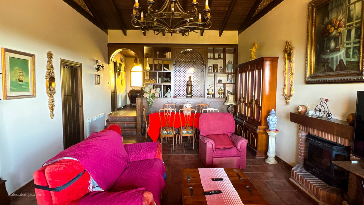 5 Bed Townhouse for sale in Valtocado Costa Del Sol, Málaga, Spain