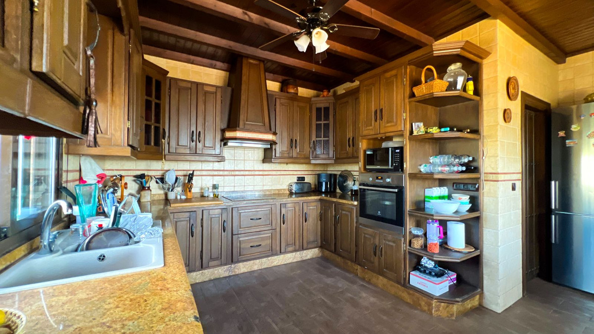 5 Bed Townhouse for sale in Valtocado Costa Del Sol, Málaga, Spain