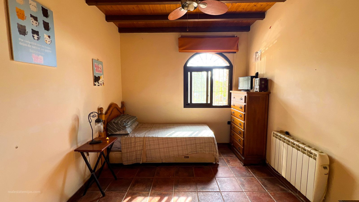 5 Bed Townhouse for sale in Valtocado Costa Del Sol, Málaga, Spain