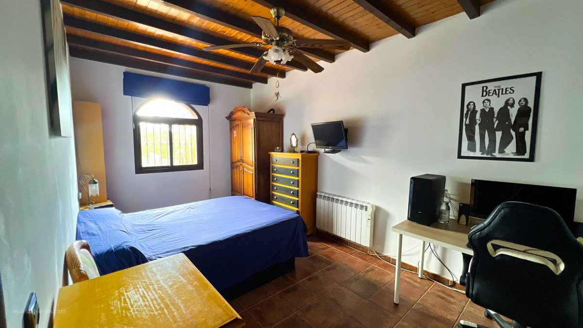 5 Bed Townhouse for sale in Valtocado Costa Del Sol, Málaga, Spain