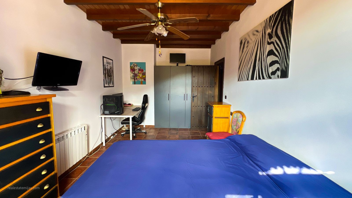 5 Bed Townhouse for sale in Valtocado Costa Del Sol, Málaga, Spain