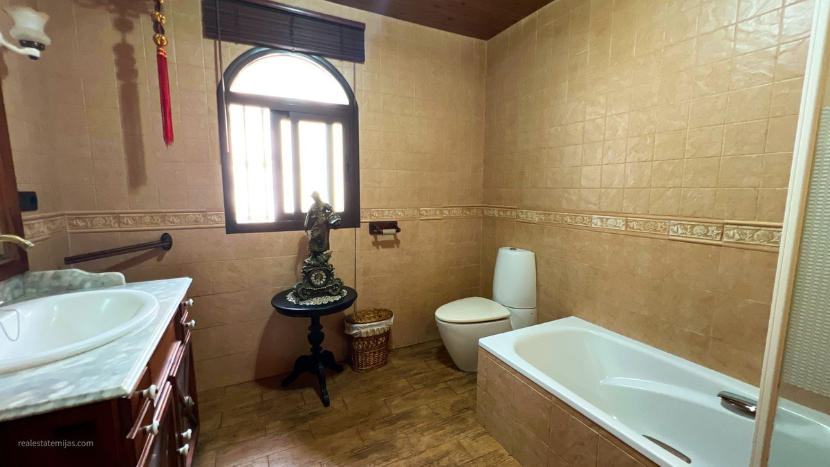 5 Bed Townhouse for sale in Valtocado Costa Del Sol, Málaga, Spain