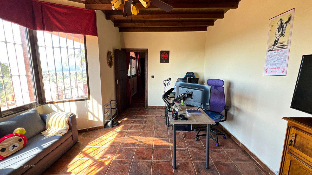 5 Bed Townhouse for sale in Valtocado Costa Del Sol, Málaga, Spain