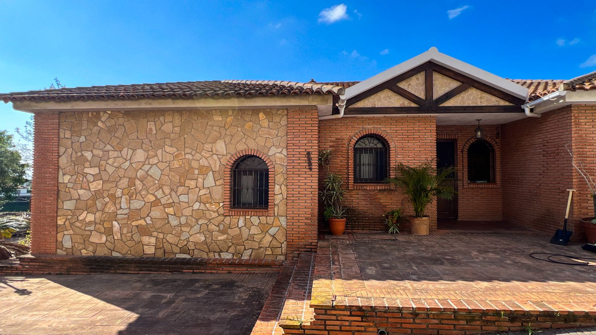 5 Bed Townhouse for sale in Valtocado Costa Del Sol, Málaga, Spain