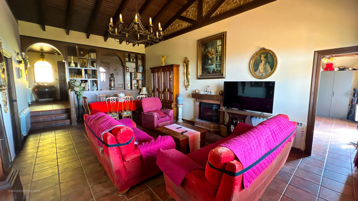 5 Bed Townhouse for sale in Valtocado Costa Del Sol, Málaga, Spain