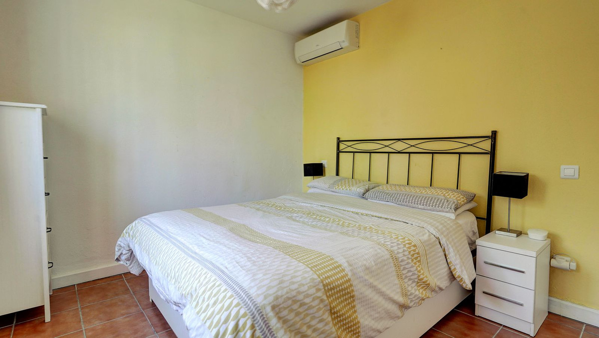 4 Bed Townhouse for sale in Sierrezuela Costa Del Sol, Málaga, Spain