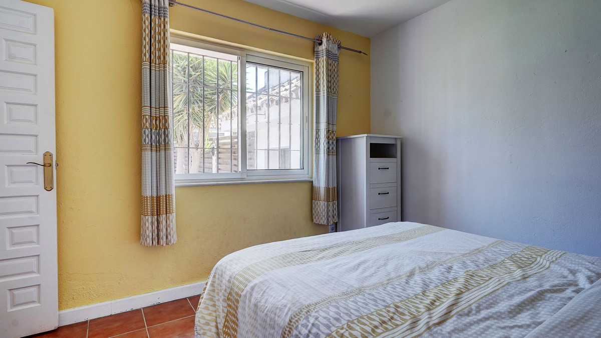 4 Bed Townhouse for sale in Sierrezuela Costa Del Sol, Málaga, Spain