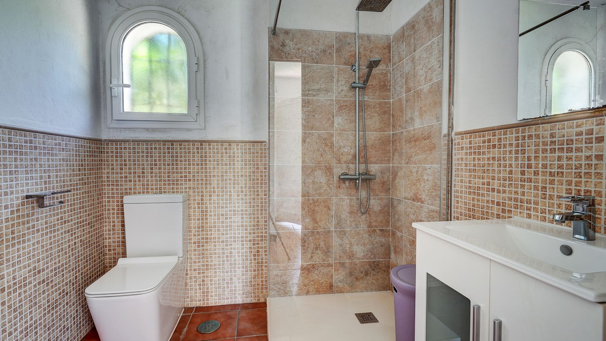 4 Bed Townhouse for sale in Sierrezuela Costa Del Sol, Málaga, Spain