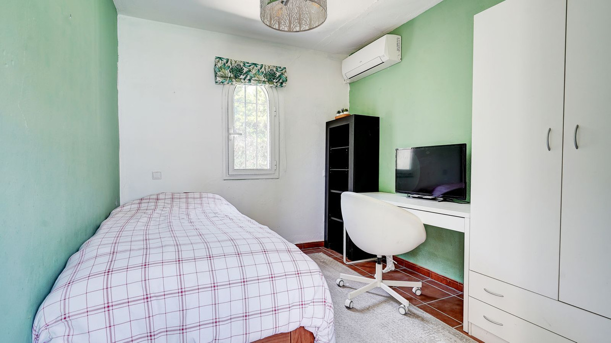 4 Bed Townhouse for sale in Sierrezuela Costa Del Sol, Málaga, Spain