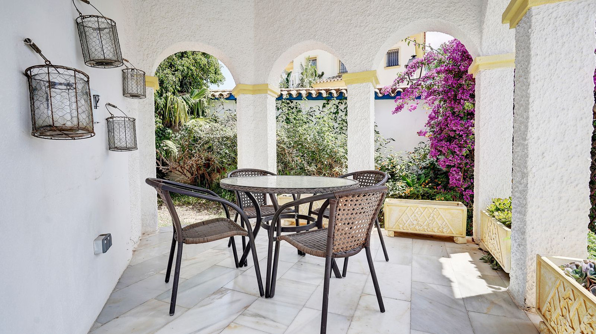 4 Bed Townhouse for sale in Sierrezuela Costa Del Sol, Málaga, Spain