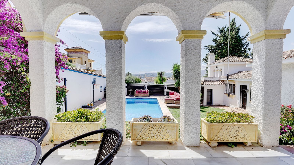 4 Bed Townhouse for sale in Sierrezuela Costa Del Sol, Málaga, Spain