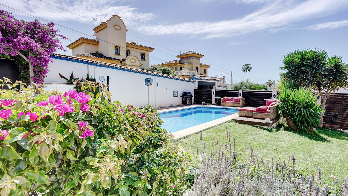 4 Bed Townhouse for sale in Sierrezuela Costa Del Sol, Málaga, Spain