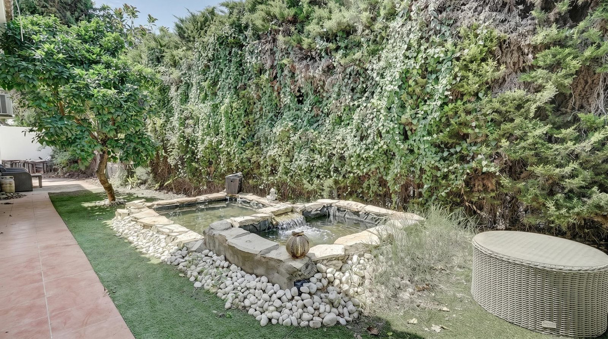 4 Bed Townhouse for sale in Sierrezuela Costa Del Sol, Málaga, Spain
