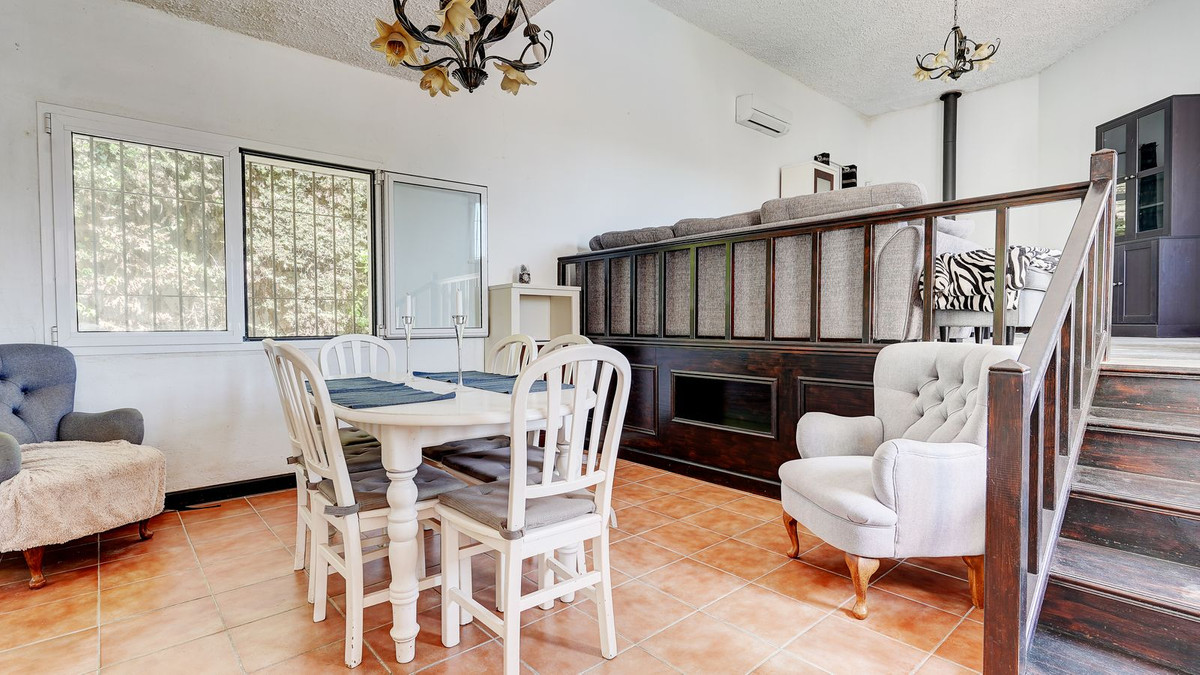 4 Bed Townhouse for sale in Sierrezuela Costa Del Sol, Málaga, Spain