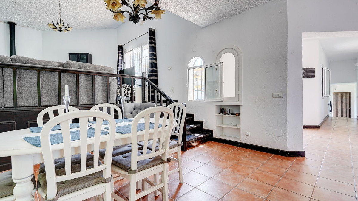 4 Bed Townhouse for sale in Sierrezuela Costa Del Sol, Málaga, Spain