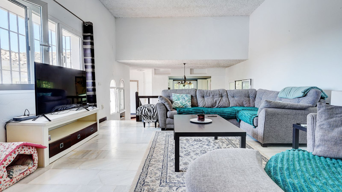 4 Bed Townhouse for sale in Sierrezuela Costa Del Sol, Málaga, Spain