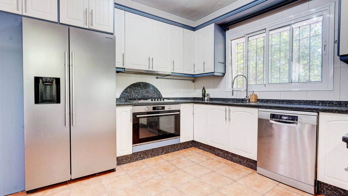 4 Bed Townhouse for sale in Sierrezuela Costa Del Sol, Málaga, Spain