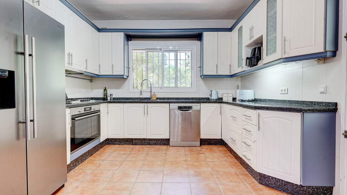 4 Bed Townhouse for sale in Sierrezuela Costa Del Sol, Málaga, Spain