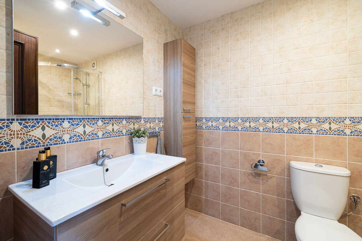 Se vende Apartamento Planta Media de 3 dormitorios en Costa Del Sol, Málaga, España