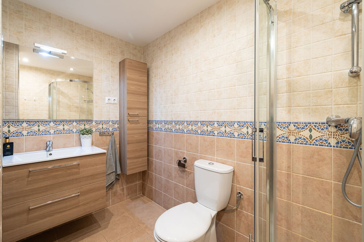 Se vende Apartamento Planta Media de 3 dormitorios en Costa Del Sol, Málaga, España
