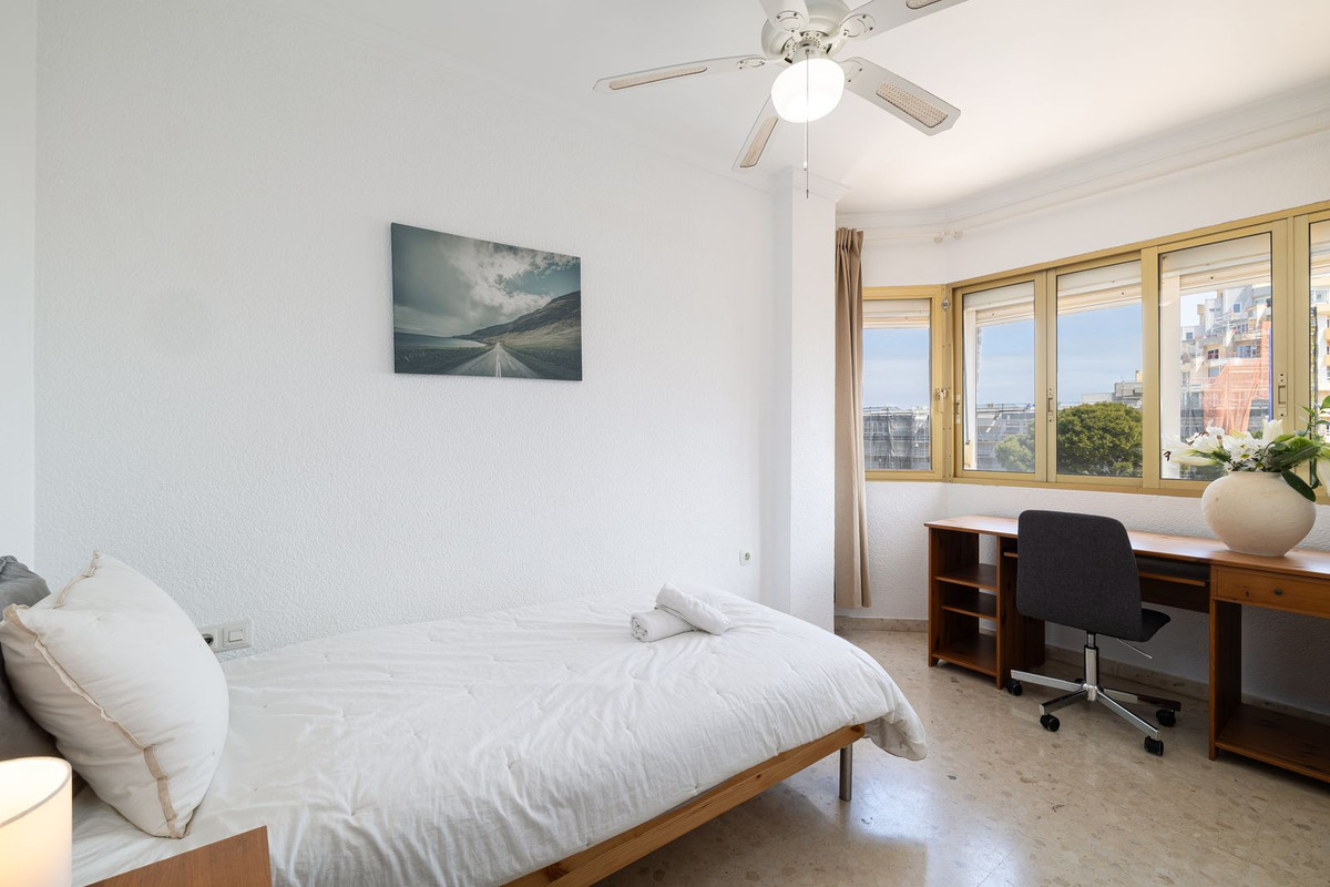Se vende Apartamento Planta Media de 3 dormitorios en Costa Del Sol, Málaga, España
