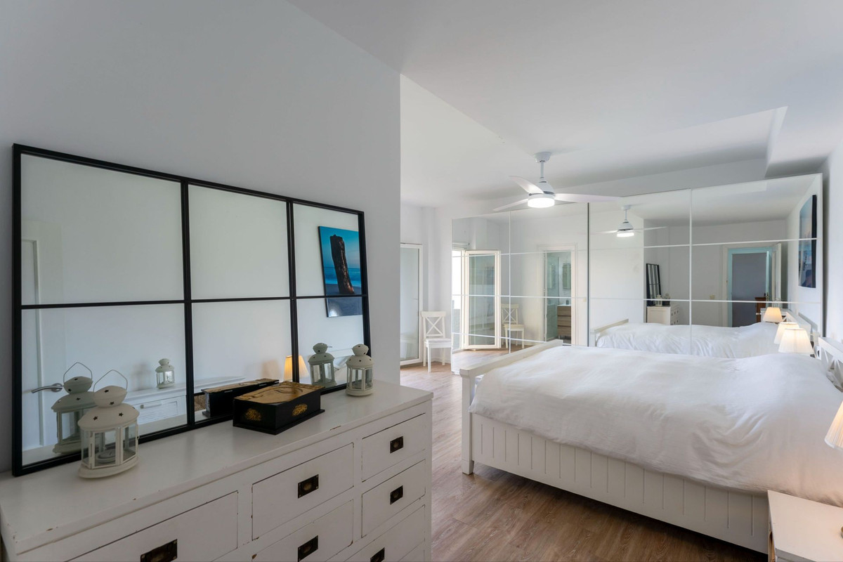 Se vende Villa - Chalet de 5 dormitorios en Costa Del Sol, Málaga, España