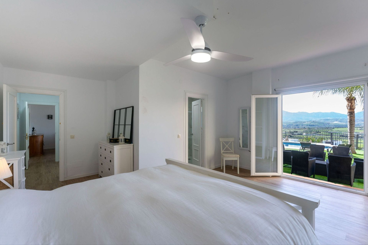 Se vende Villa - Chalet de 5 dormitorios en Costa Del Sol, Málaga, España
