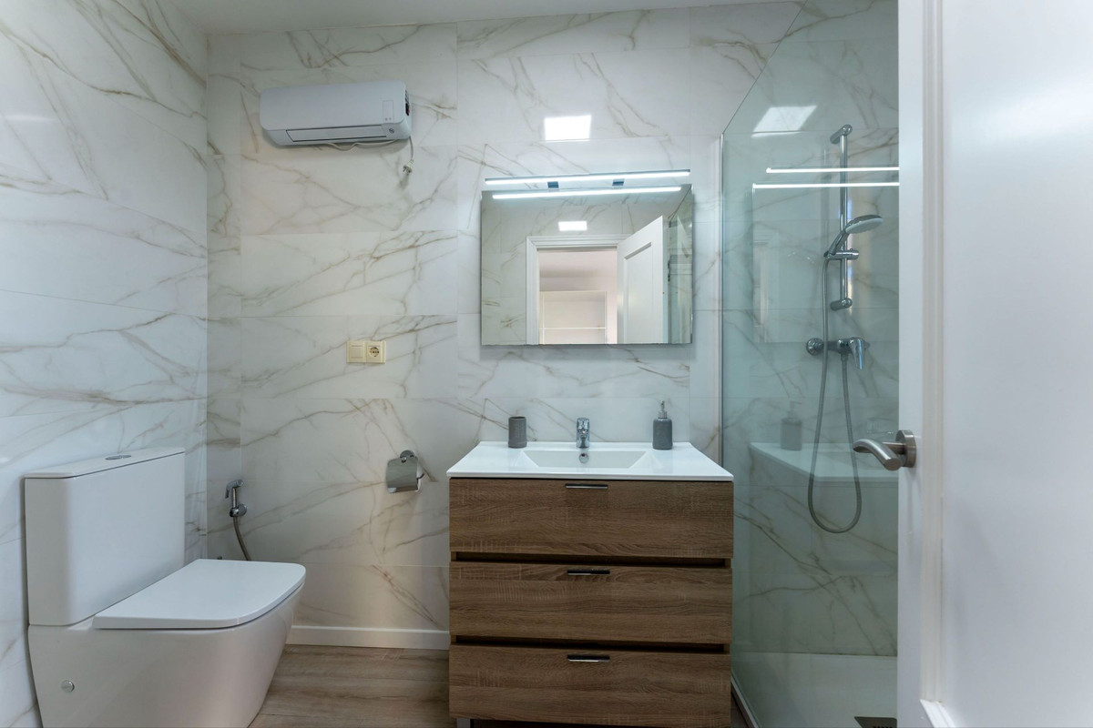 Se vende Villa - Chalet de 5 dormitorios en Costa Del Sol, Málaga, España