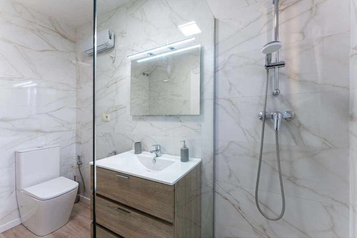 Se vende Villa - Chalet de 5 dormitorios en Costa Del Sol, Málaga, España