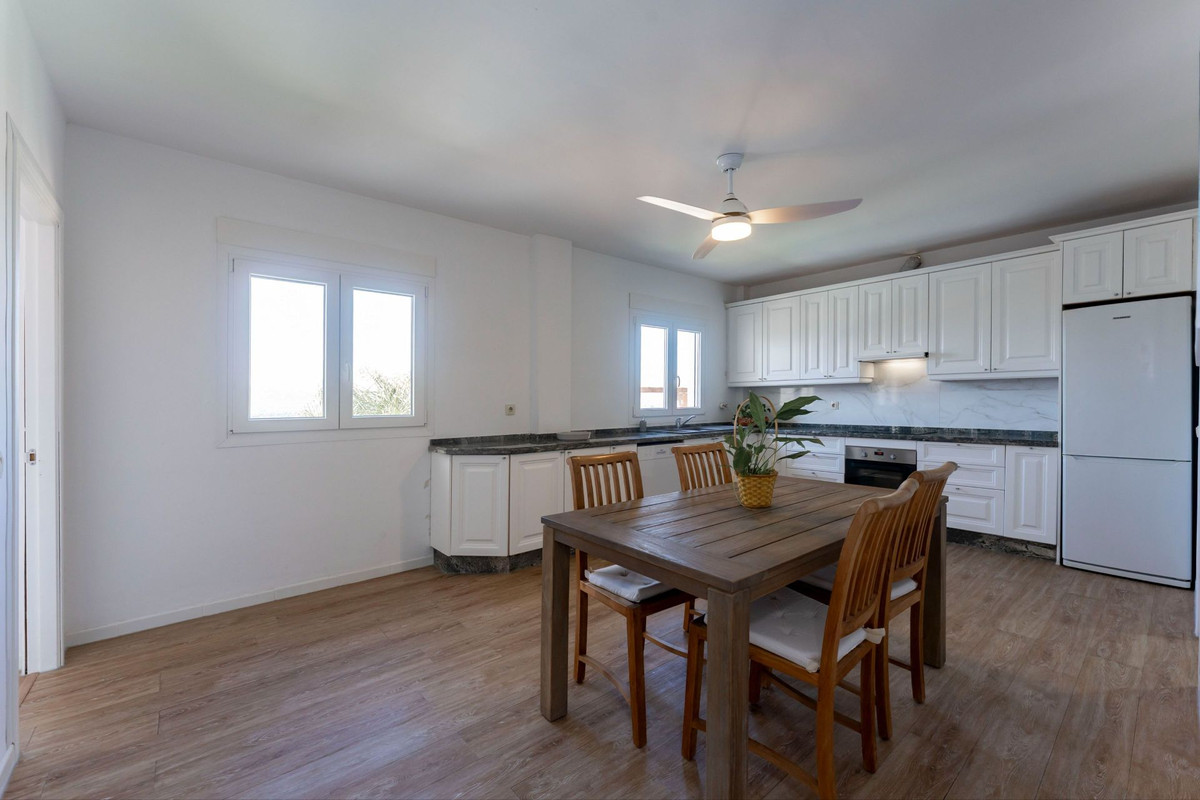 Se vende Villa - Chalet de 5 dormitorios en Costa Del Sol, Málaga, España