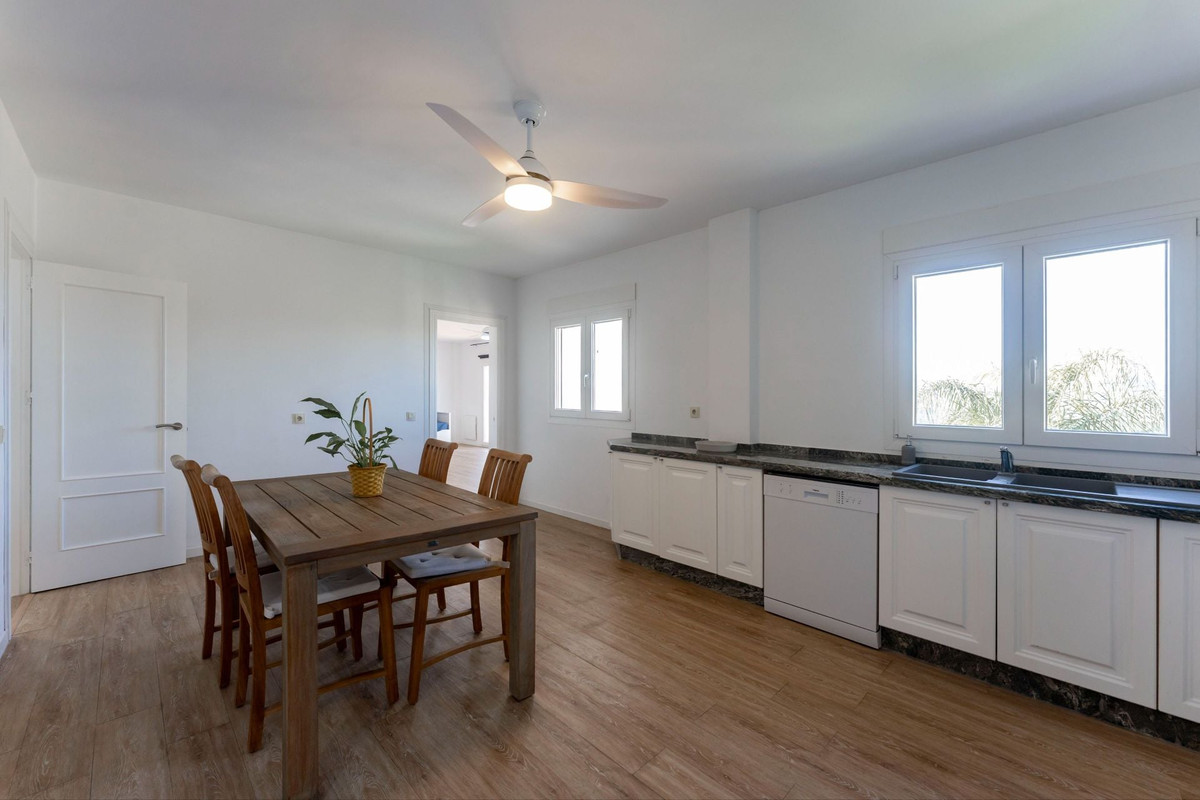 Se vende Villa - Chalet de 5 dormitorios en Costa Del Sol, Málaga, España