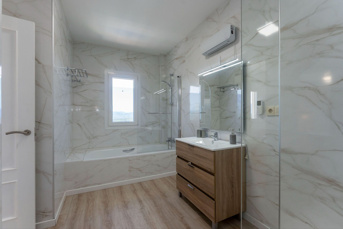 Se vende Villa - Chalet de 5 dormitorios en Costa Del Sol, Málaga, España