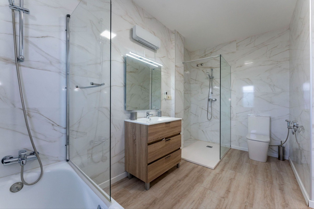 Se vende Villa - Chalet de 5 dormitorios en Costa Del Sol, Málaga, España