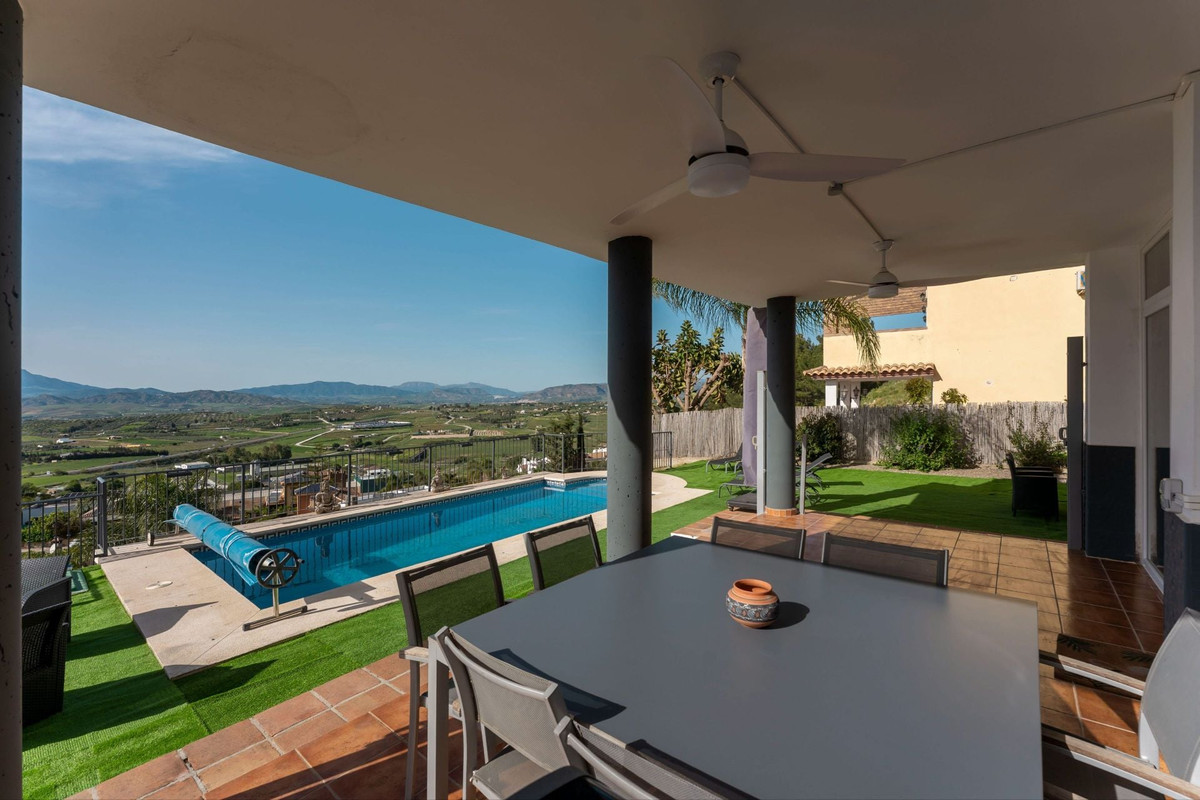 Se vende Villa - Chalet de 5 dormitorios en Costa Del Sol, Málaga, España