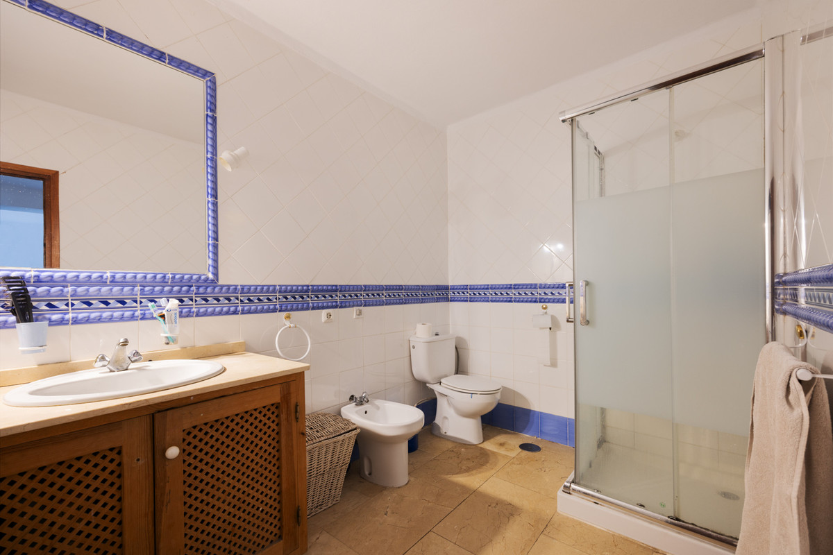 Se vende Villa - Chalet de 4 dormitorios en Costa Del Sol, Cadiz, España
