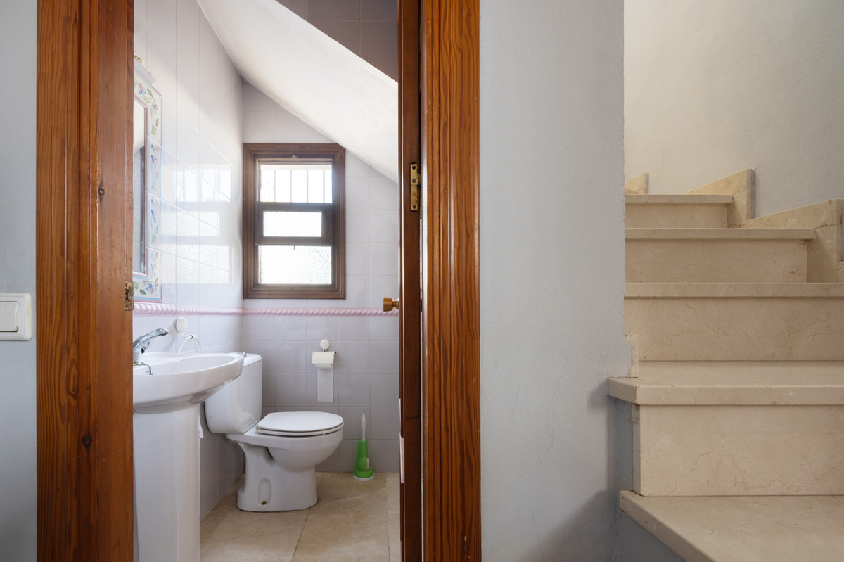 Se vende Villa - Chalet de 4 dormitorios en Costa Del Sol, Cadiz, España