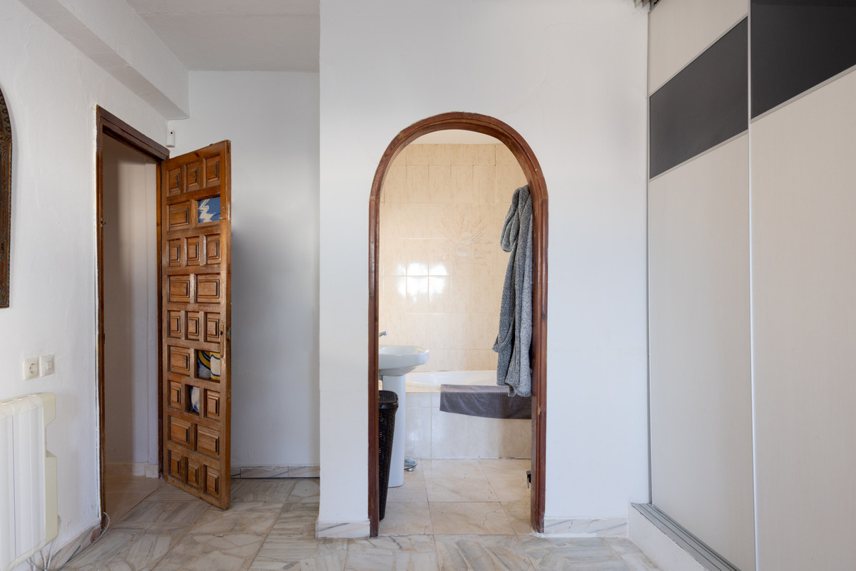 Se vende Villa - Chalet de 4 dormitorios en Costa Del Sol, Cadiz, España