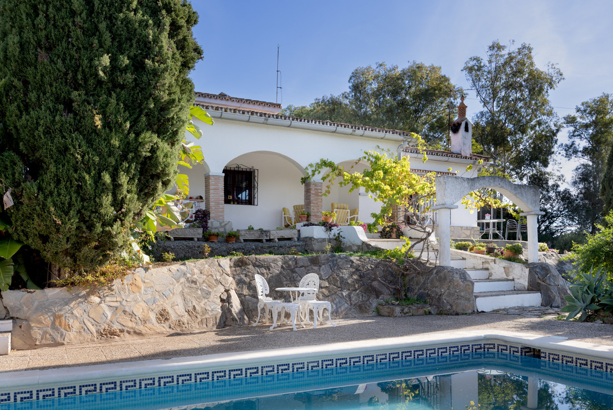 Se vende Villa - Chalet de 4 dormitorios en Costa Del Sol, Cadiz, España