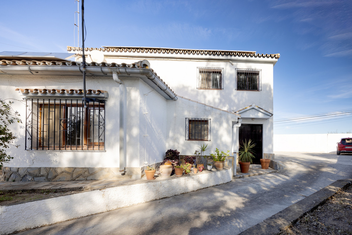 Se vende Villa - Chalet de 4 dormitorios en Costa Del Sol, Cadiz, España