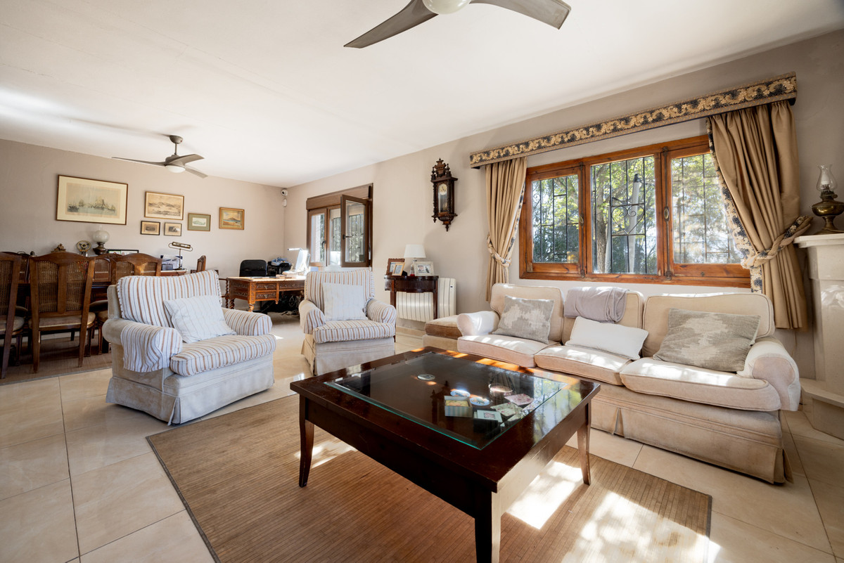 Se vende Villa - Chalet de 4 dormitorios en Costa Del Sol, Cadiz, España