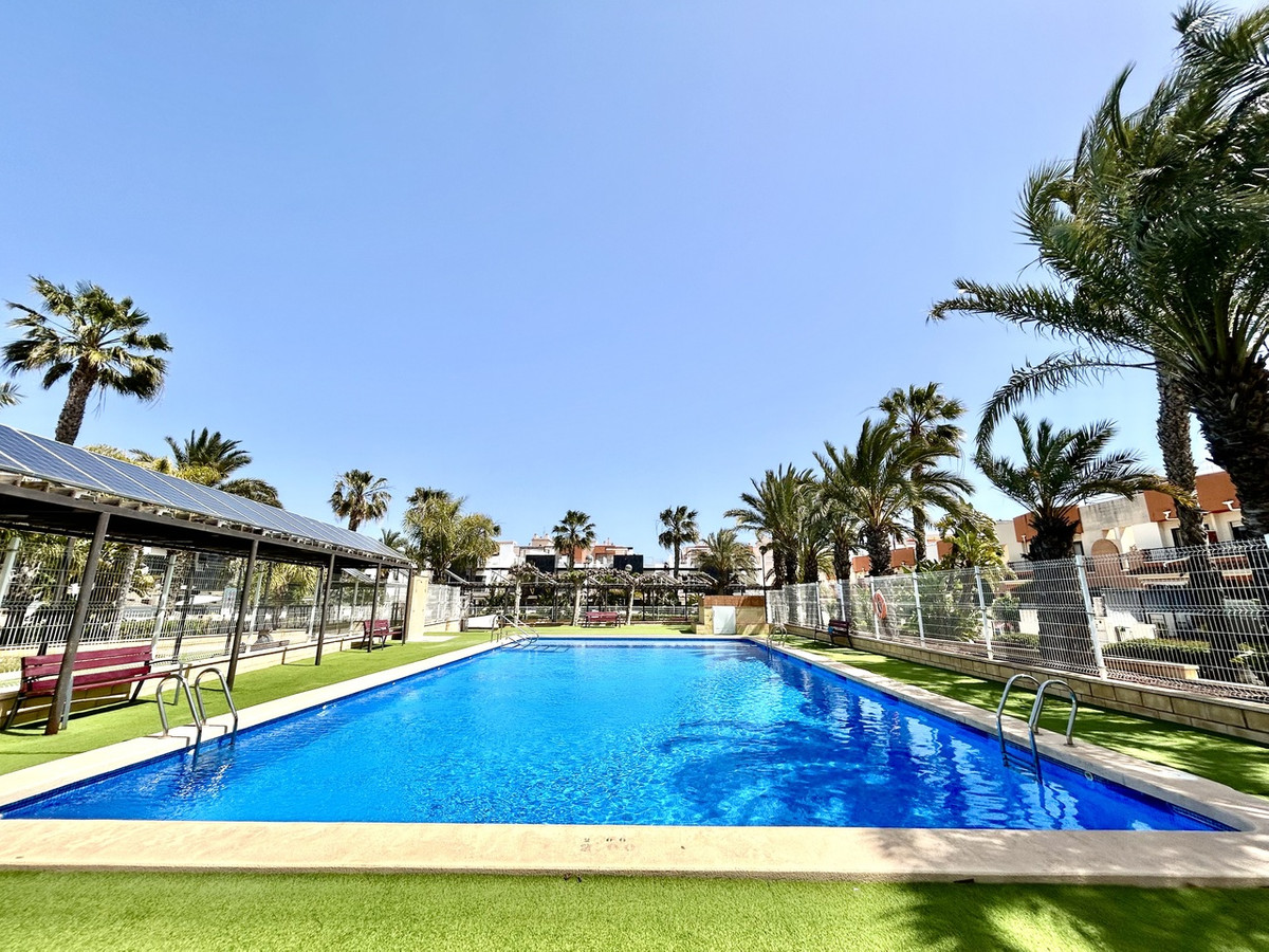 Se vende Adosada de 3 dormitorios en Costa Blanca, Alicante, España
