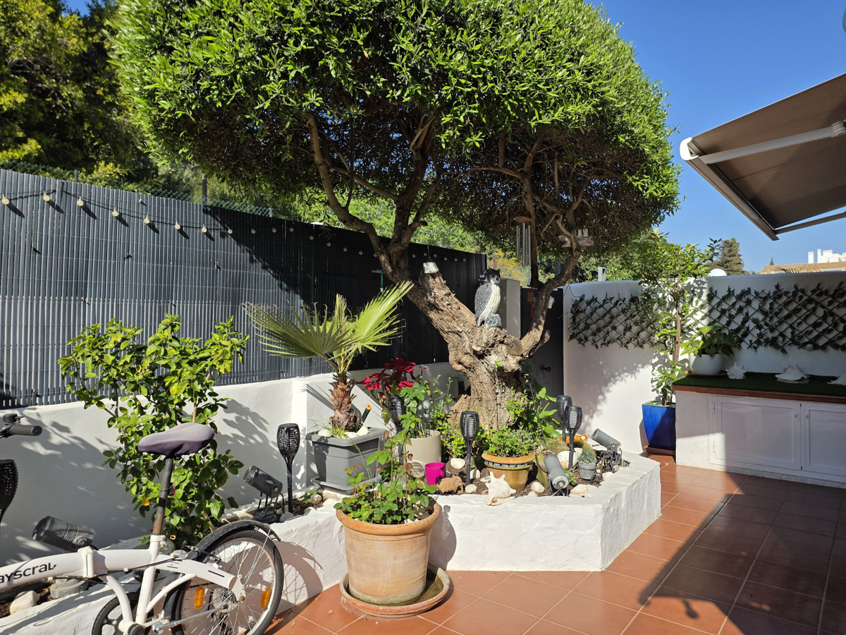 4 Bed Townhouse for sale in Nagüeles Costa Del Sol, Málaga, Spain