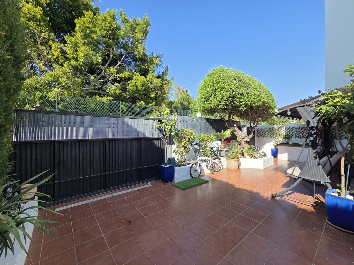 4 Bed Townhouse for sale in Nagüeles Costa Del Sol, Málaga, Spain