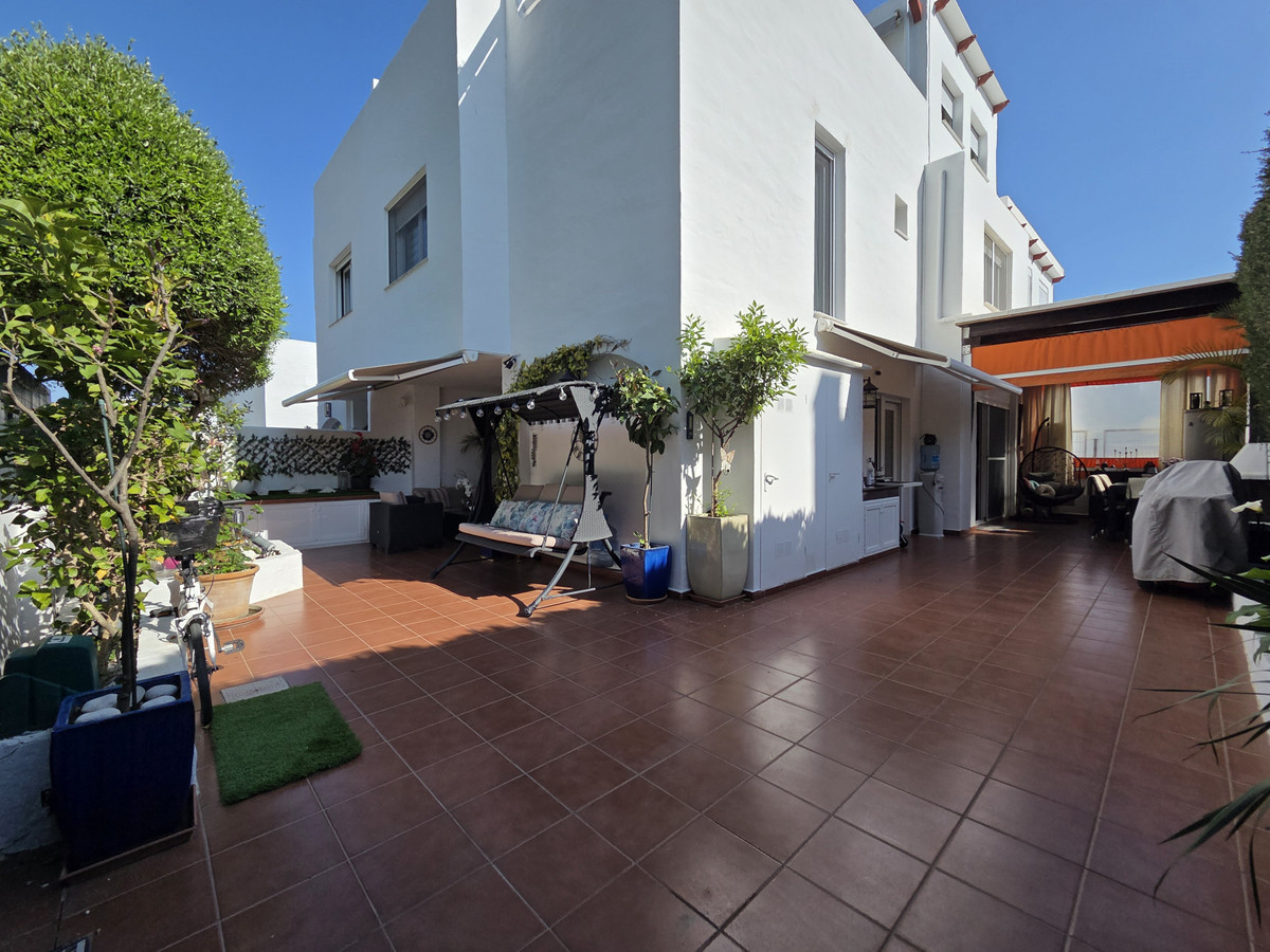 4 Bed Townhouse for sale in Nagüeles Costa Del Sol, Málaga, Spain