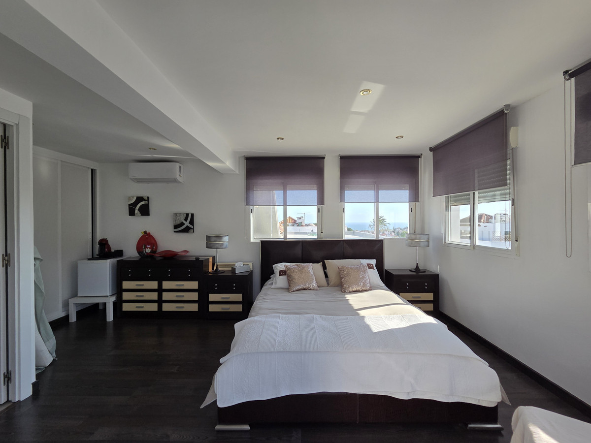 4 Bed Townhouse for sale in Nagüeles Costa Del Sol, Málaga, Spain