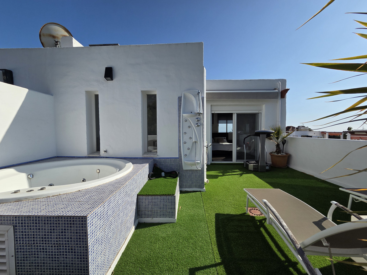 4 Bed Townhouse for sale in Nagüeles Costa Del Sol, Málaga, Spain
